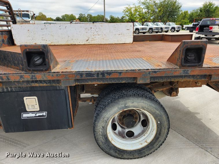 image for item MK9359 2000 Chevrolet 3500HD  flatbed pickup truck