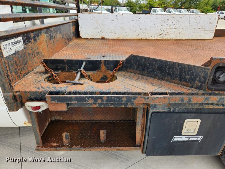 image for item MK9359 2000 Chevrolet 3500HD  flatbed pickup truck