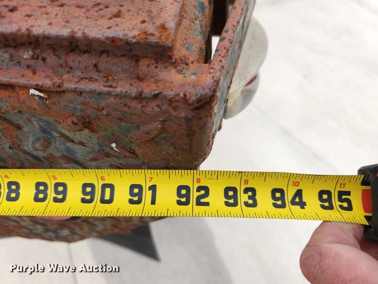 image for item MK9359 2000 Chevrolet 3500HD  flatbed pickup truck