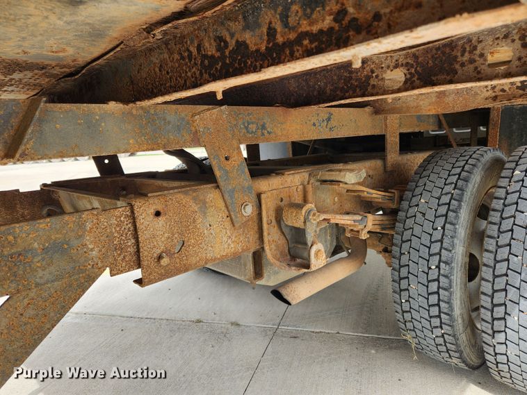 image for item MK9359 2000 Chevrolet 3500HD  flatbed pickup truck