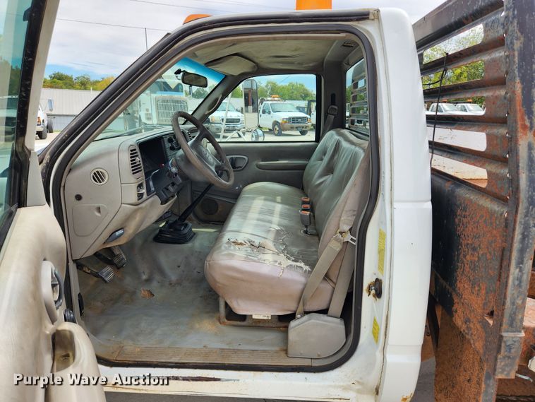 image for item MK9359 2000 Chevrolet 3500HD  flatbed pickup truck