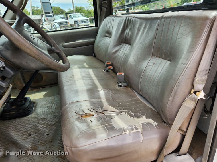 image for item MK9359 2000 Chevrolet 3500HD  flatbed pickup truck