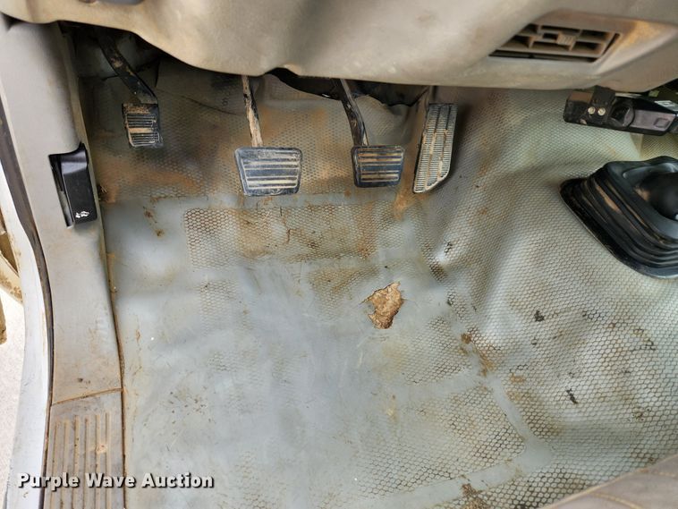 image for item MK9359 2000 Chevrolet 3500HD  flatbed pickup truck