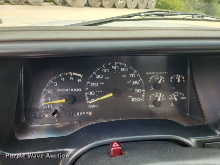 image for item MK9359 2000 Chevrolet 3500HD  flatbed pickup truck