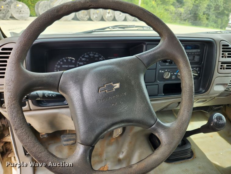 image for item MK9359 2000 Chevrolet 3500HD  flatbed pickup truck