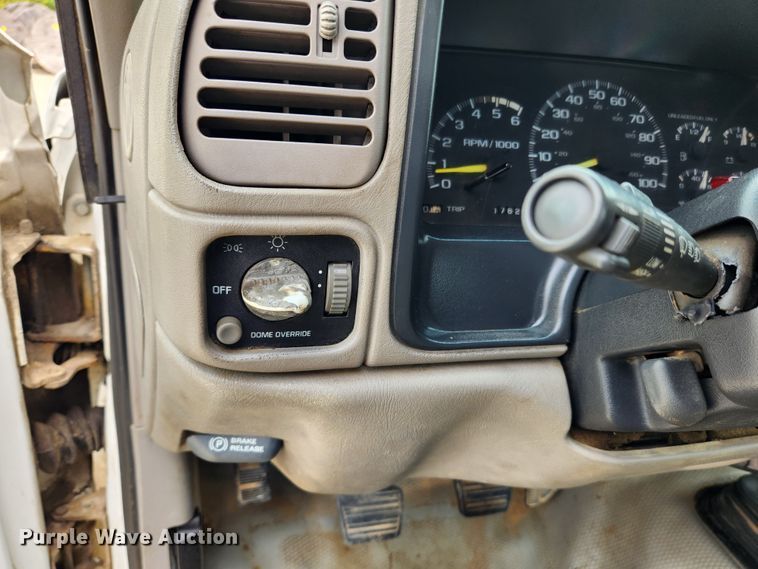 image for item MK9359 2000 Chevrolet 3500HD  flatbed pickup truck