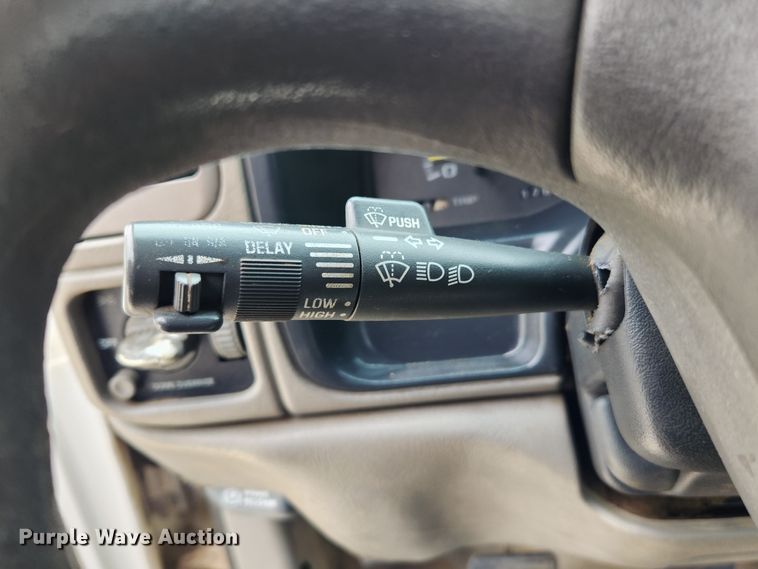 image for item MK9359 2000 Chevrolet 3500HD  flatbed pickup truck