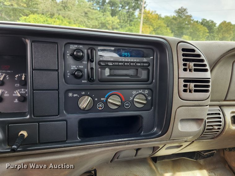 image for item MK9359 2000 Chevrolet 3500HD  flatbed pickup truck