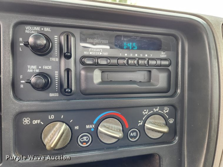 image for item MK9359 2000 Chevrolet 3500HD  flatbed pickup truck