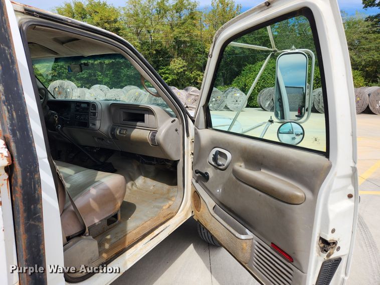 image for item MK9359 2000 Chevrolet 3500HD  flatbed pickup truck