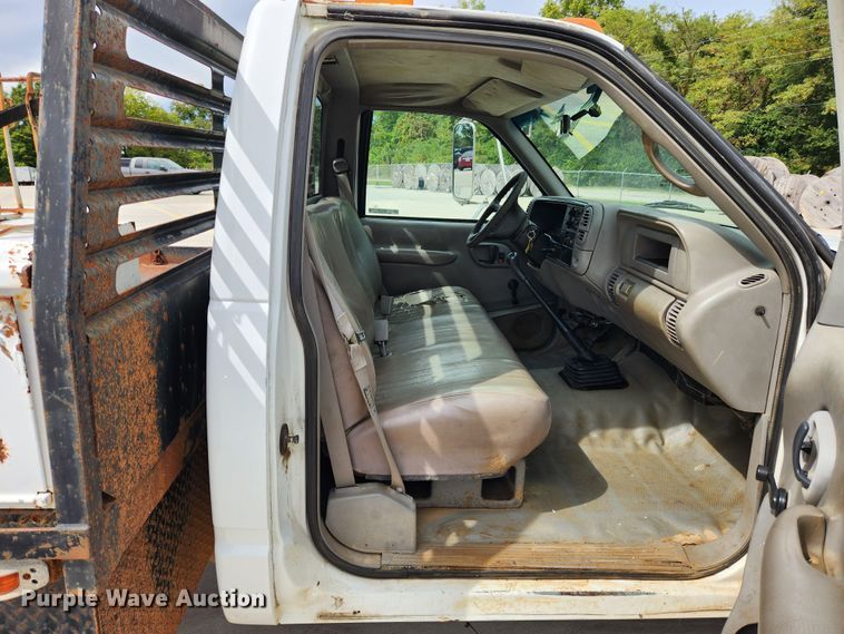 image for item MK9359 2000 Chevrolet 3500HD  flatbed pickup truck