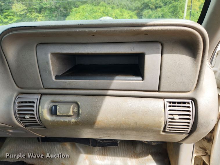 image for item MK9359 2000 Chevrolet 3500HD  flatbed pickup truck