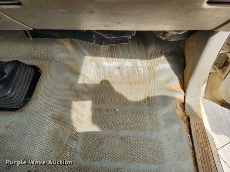 image for item MK9359 2000 Chevrolet 3500HD  flatbed pickup truck