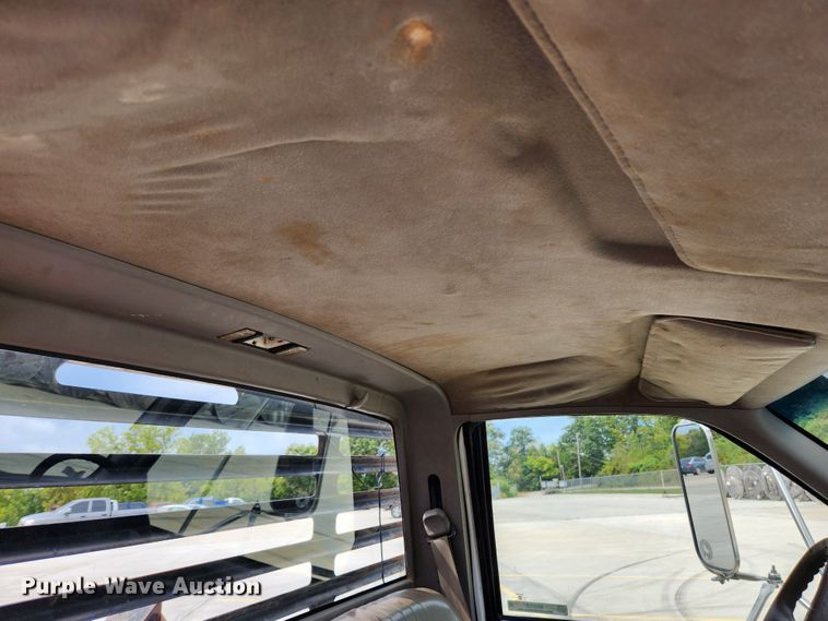 image for item MK9359 2000 Chevrolet 3500HD  flatbed pickup truck