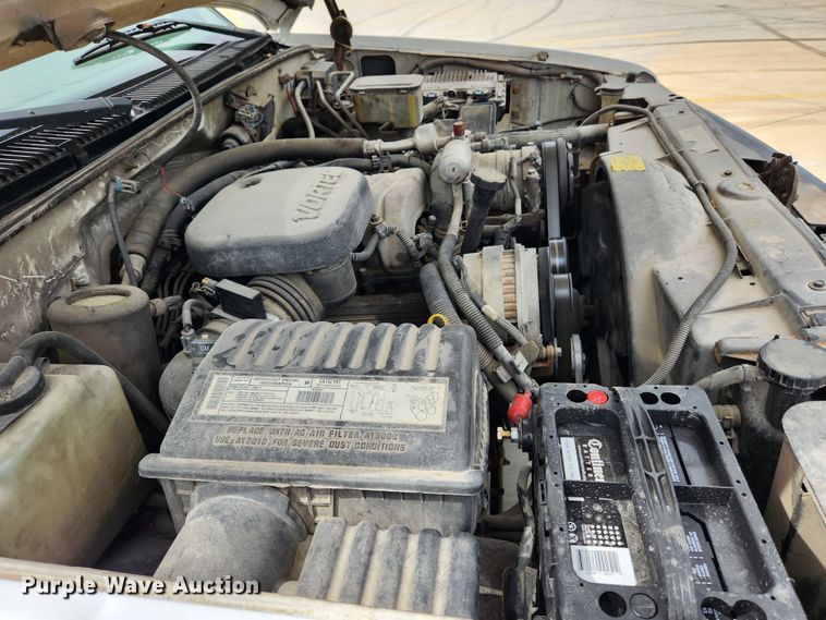 image for item MK9359 2000 Chevrolet 3500HD  flatbed pickup truck