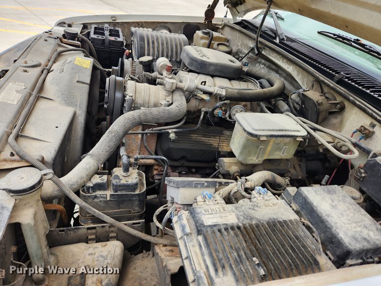 image for item MK9359 2000 Chevrolet 3500HD  flatbed pickup truck