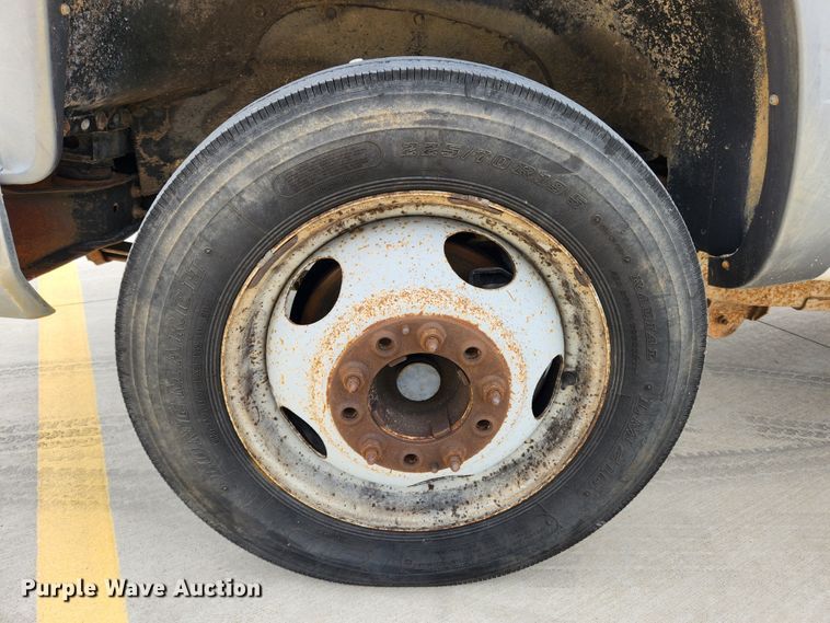 image for item MK9359 2000 Chevrolet 3500HD  flatbed pickup truck