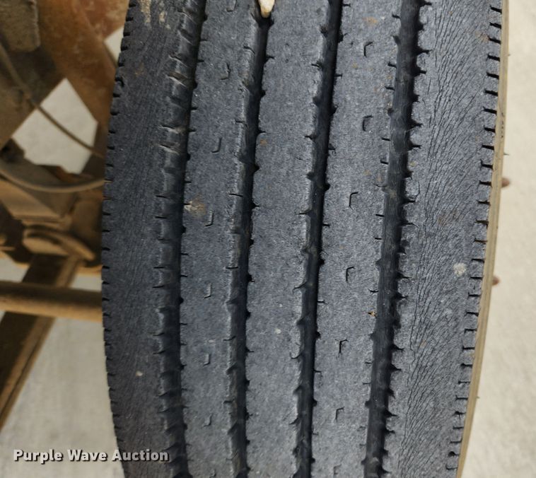 image for item MK9359 2000 Chevrolet 3500HD  flatbed pickup truck