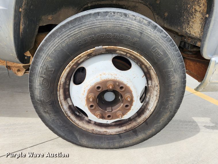 image for item MK9359 2000 Chevrolet 3500HD  flatbed pickup truck