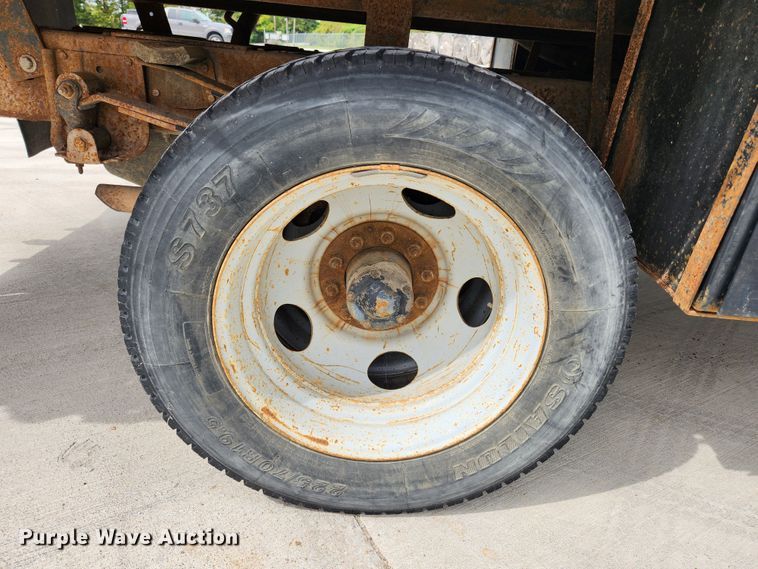 image for item MK9359 2000 Chevrolet 3500HD  flatbed pickup truck