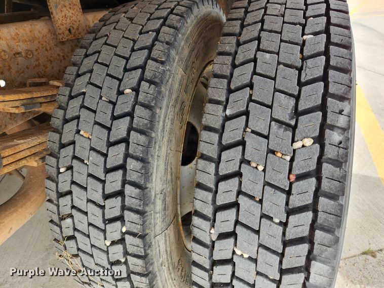 image for item MK9359 2000 Chevrolet 3500HD  flatbed pickup truck