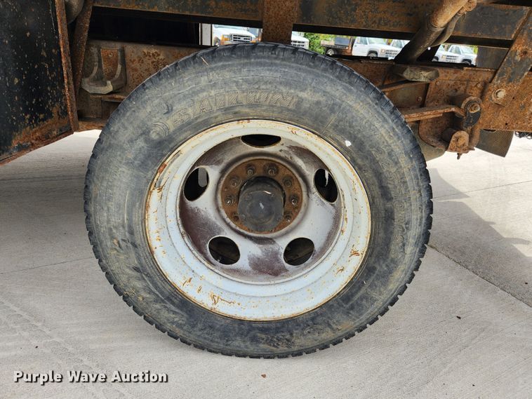 image for item MK9359 2000 Chevrolet 3500HD  flatbed pickup truck