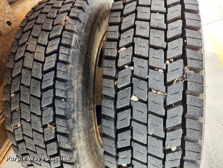 image for item MK9359 2000 Chevrolet 3500HD  flatbed pickup truck