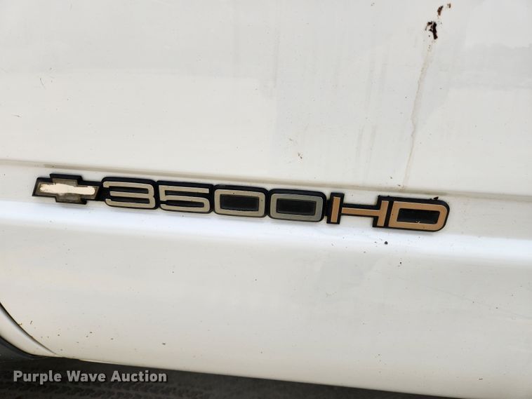 image for item MK9359 2000 Chevrolet 3500HD  flatbed pickup truck