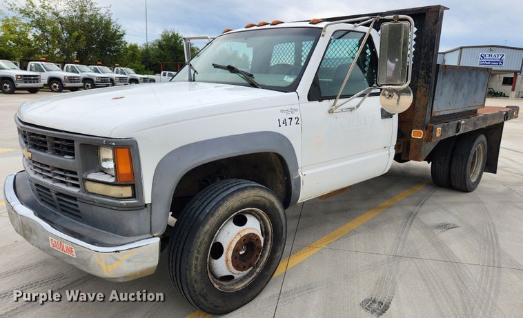 image for item MK9360 2000 Chevrolet 3500HD  flatbed pickup truck