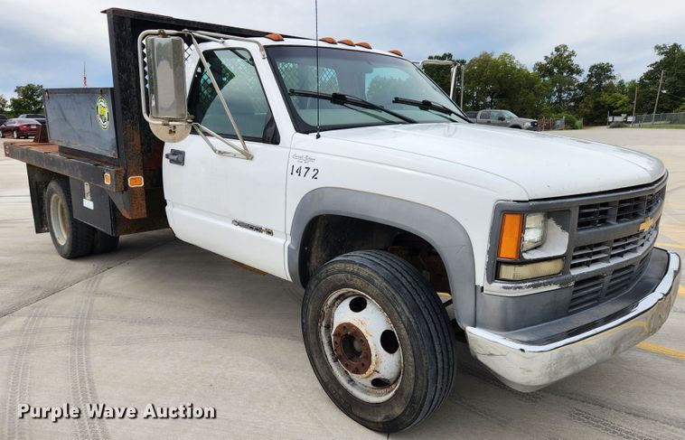 image for item MK9360 2000 Chevrolet 3500HD  flatbed pickup truck