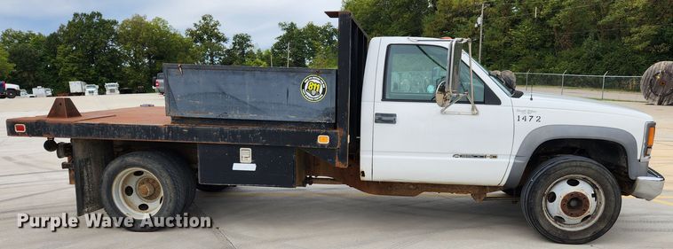 image for item MK9360 2000 Chevrolet 3500HD  flatbed pickup truck