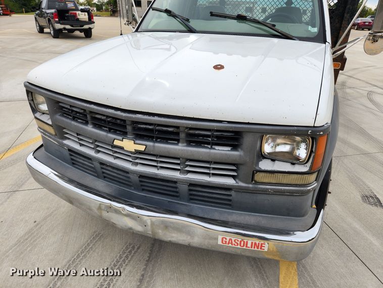 image for item MK9360 2000 Chevrolet 3500HD  flatbed pickup truck