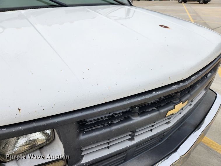 image for item MK9360 2000 Chevrolet 3500HD  flatbed pickup truck