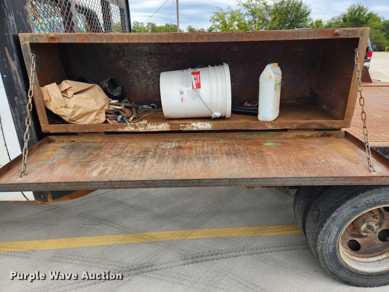 image for item MK9360 2000 Chevrolet 3500HD  flatbed pickup truck