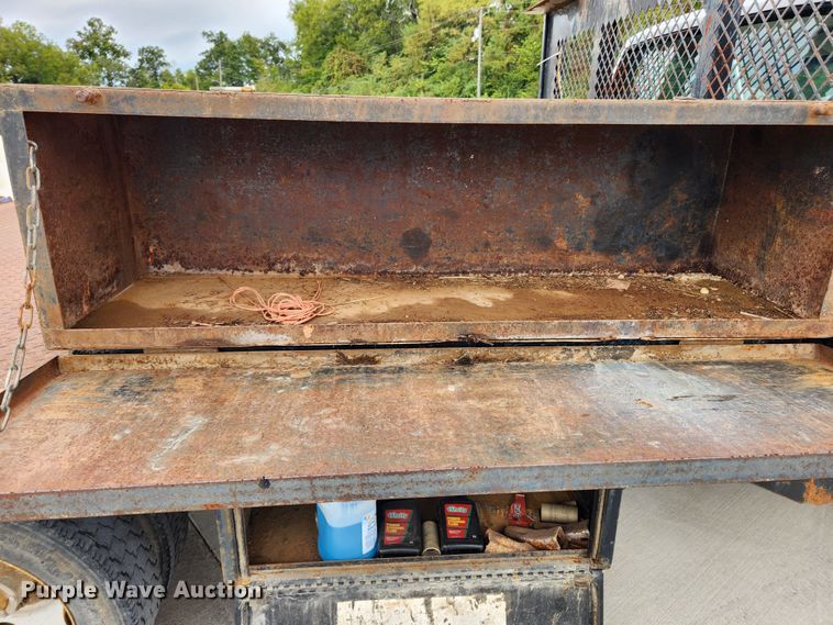 image for item MK9360 2000 Chevrolet 3500HD  flatbed pickup truck