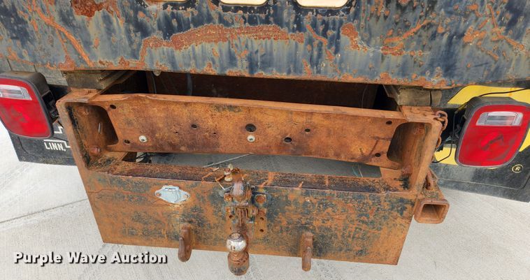 image for item MK9360 2000 Chevrolet 3500HD  flatbed pickup truck