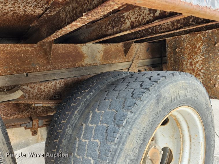 image for item MK9360 2000 Chevrolet 3500HD  flatbed pickup truck