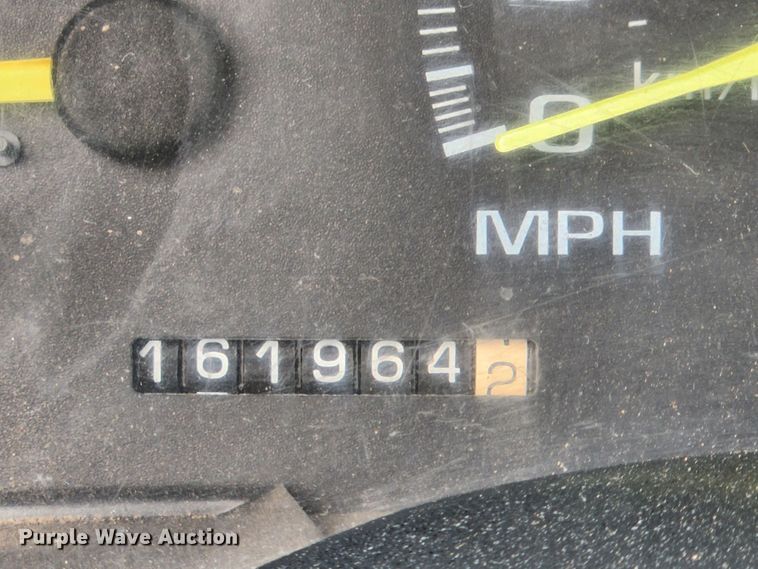 image for item MK9360 2000 Chevrolet 3500HD  flatbed pickup truck