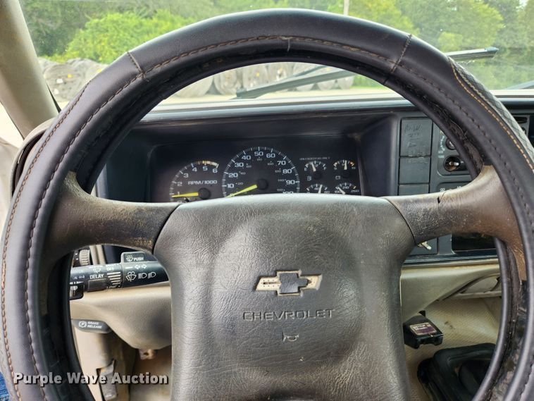 image for item MK9360 2000 Chevrolet 3500HD  flatbed pickup truck