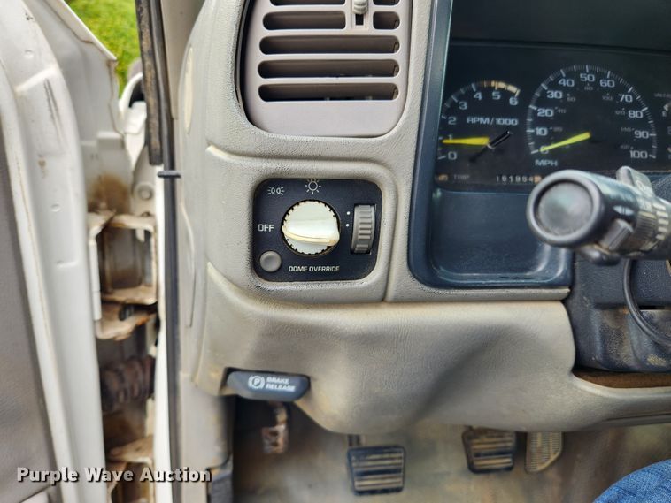 image for item MK9360 2000 Chevrolet 3500HD  flatbed pickup truck