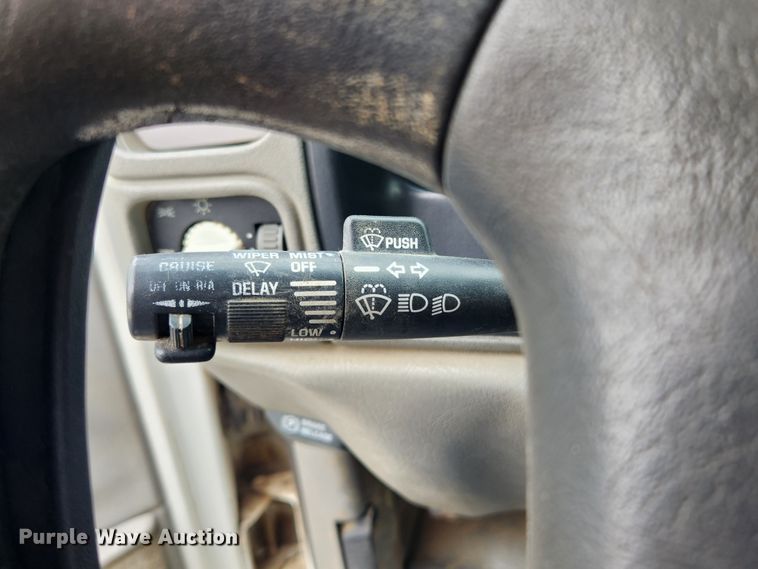 image for item MK9360 2000 Chevrolet 3500HD  flatbed pickup truck