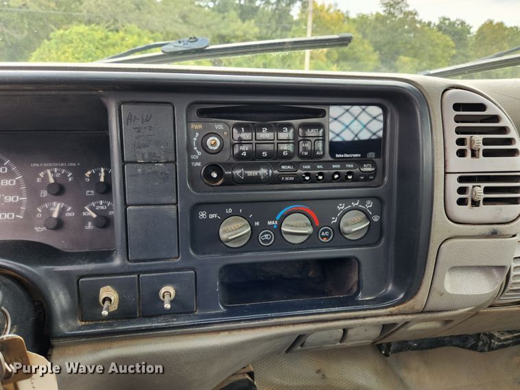 image for item MK9360 2000 Chevrolet 3500HD  flatbed pickup truck