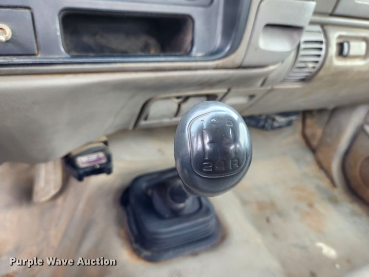 image for item MK9360 2000 Chevrolet 3500HD  flatbed pickup truck