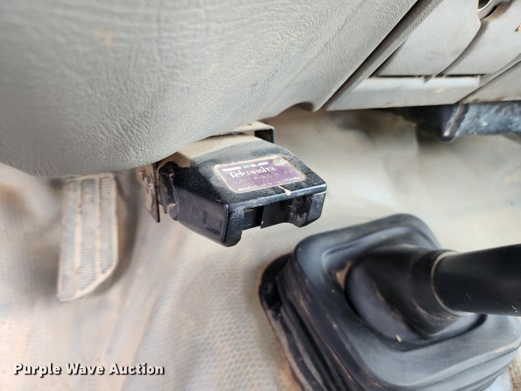 image for item MK9360 2000 Chevrolet 3500HD  flatbed pickup truck