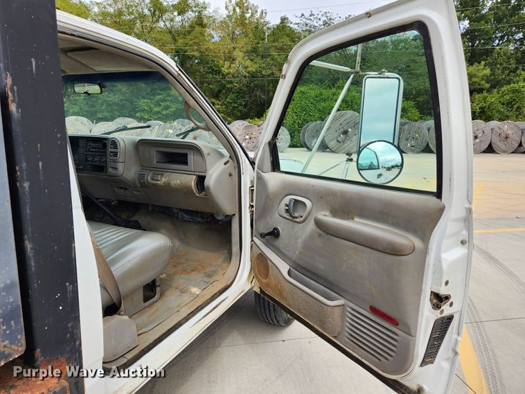 image for item MK9360 2000 Chevrolet 3500HD  flatbed pickup truck