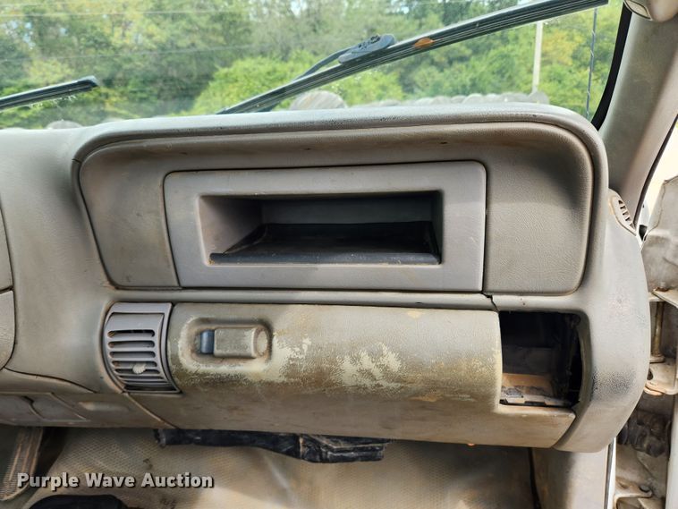 image for item MK9360 2000 Chevrolet 3500HD  flatbed pickup truck