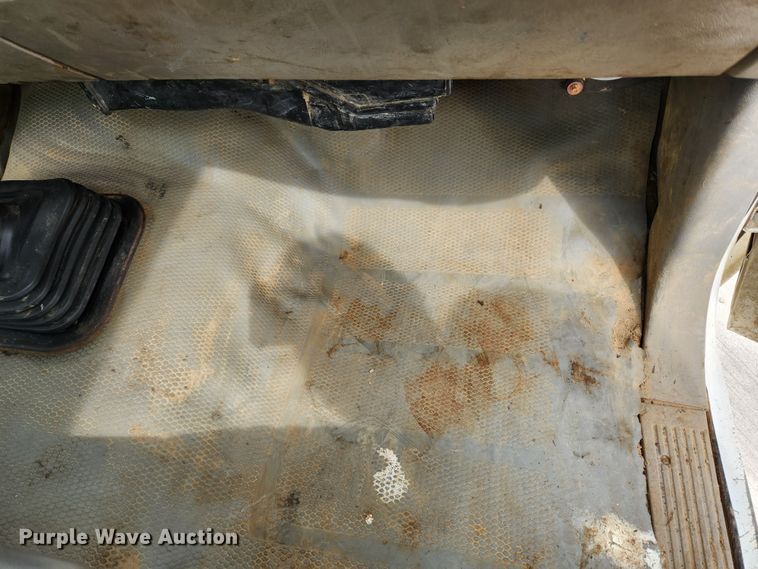 image for item MK9360 2000 Chevrolet 3500HD  flatbed pickup truck