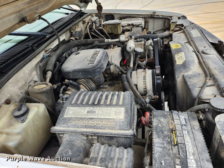 image for item MK9360 2000 Chevrolet 3500HD  flatbed pickup truck