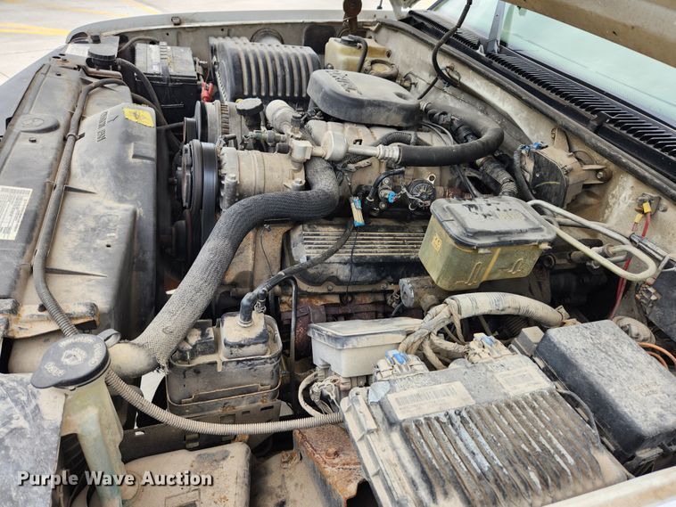 image for item MK9360 2000 Chevrolet 3500HD  flatbed pickup truck