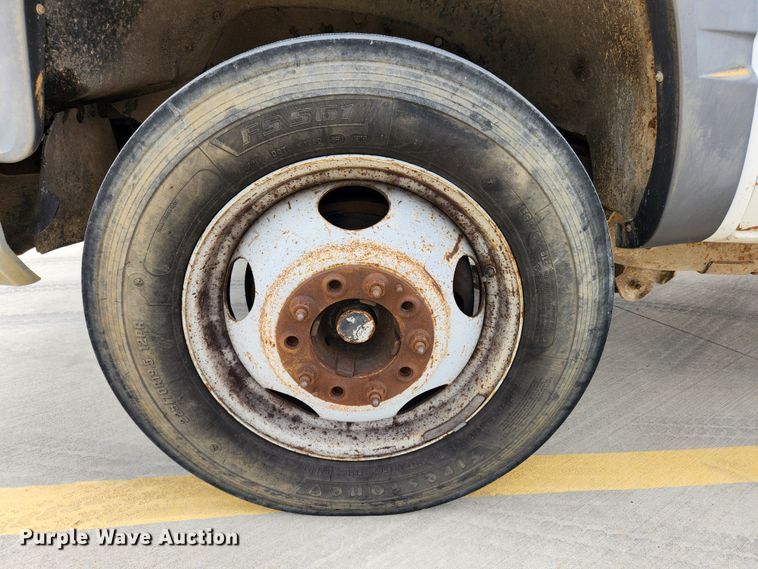 image for item MK9360 2000 Chevrolet 3500HD  flatbed pickup truck